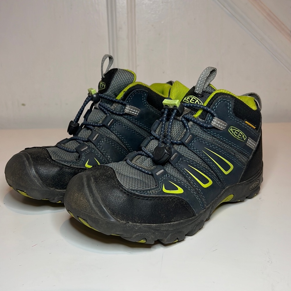 Keen Kids Shoes in Black and Neon Green